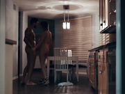 人妖跪地主动深喉吃鸡巴站立后入扭动屁股迎合