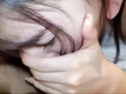 白皙巨乳美大生。讨厌抵抗还是被复数男性强迫侵犯，危险日连续中出