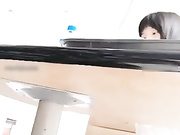 打完野战猥琐猪头男请白虎主播去餐厅吃大餐在餐厅玩露出两人还挺能吃的