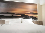 小宝寻花网红脸少妇tp啪啪口交舔弄足交后人抽插