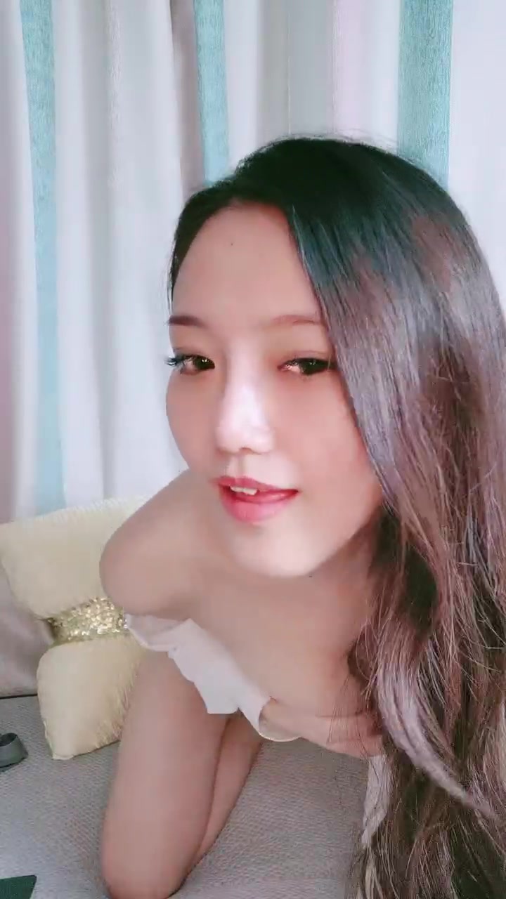 豹纹骚货在闺房无套多种姿势爆插差点内射！