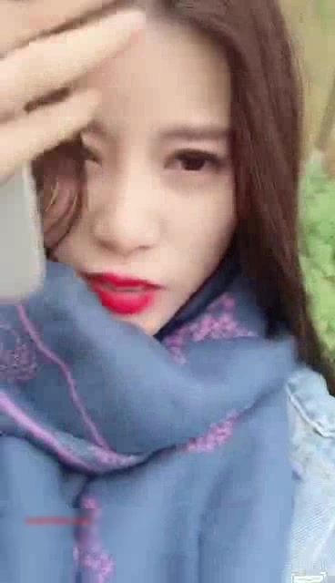 女神级白嫩美女和网约滴滴司机在公路边玩车震