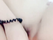 苗条年轻嫩妹收费洗澡自慰和炮友啪啪