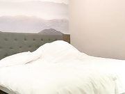 跑车探花酒店约学院兼职妹扑倒床上干