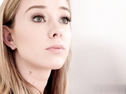 拘留女孩-在S1-E10摄像头上抓到她在殴打继父