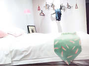 网约美人妻玉足在裆下来回摩擦小伙被迷得性欲勃发