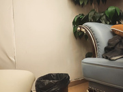 眼镜知性人妻穿上的衣服再脱下来沙发近景激战