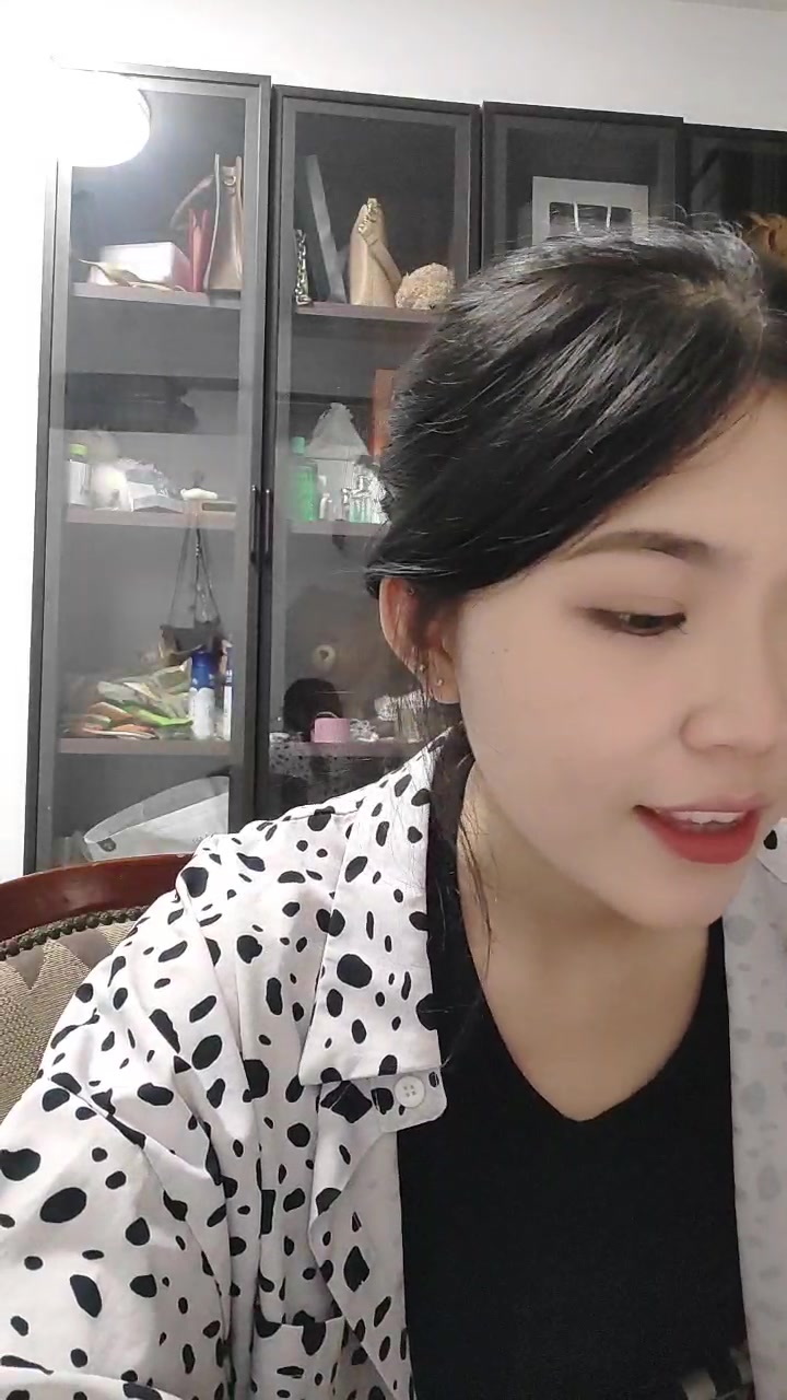 湖南妹子极品美乳阴毛长阴唇粉让人心动的初恋女神