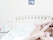 美女3P掰开无毛紧致骚穴大长腿骑乘位猛操