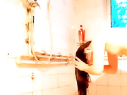 直播洗澡，露脸