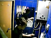 出租屋偷拍妹纸洗澡