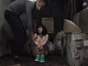 [DDK-214] ゴミ捨て場 監禁ごみくず人形 由良かな - 1of5