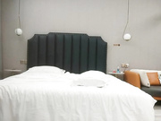 无情的屌约操网红脸骚女跪地深喉大屌02