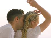 超级性感的模型在拍摄时出现差距的高潮间断