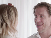 痴迷于肛交的伊芙琳·佩恩有一个顽皮的秘密