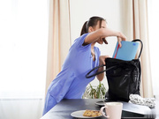 『中文字幕』性感医生要迟到了但是男友想来一发