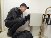 布拉泽斯迫不及待地向她的新婚丈夫展示他的大鸡巴