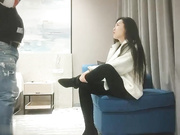 69探花身材不错的大龄车模被大屌男玩弄高潮