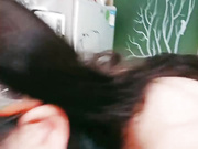 浓妆大眼骚货丰满巨乳抓住男主的屌就爱不释手