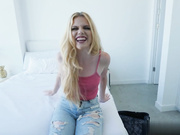 黄发女友玩弄口交刺激上位深喉不停尖叫