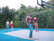 『中文字幕』白嫩女神主动上位坐骑大黑屌后入肛交