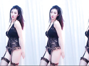 虎牙高颜值女主播定制私拍搔首弄姿三点全露